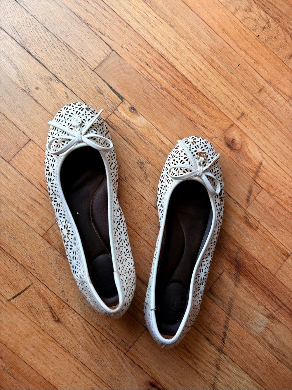 Giani Bernini White Ballet Flats with Bow size 5